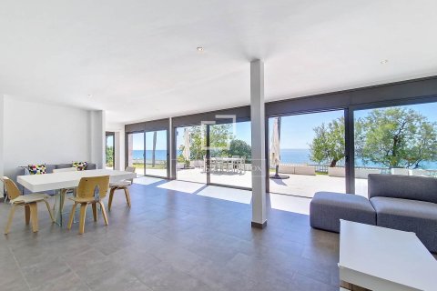 Villa zur Miete in Vilanova i la Geltru, Barcelona, Spanien 5 Schlafzimmer, 306 m2 Nr. 151031 - Foto 3