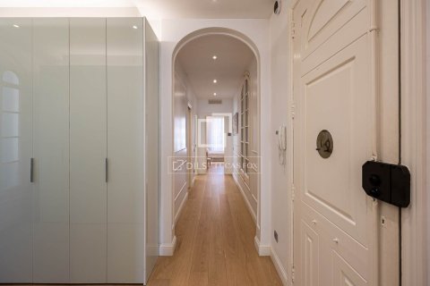 Dzīvoklis īrēšanai Barcelona, Spānijā 3 istabas, 158 m2 Nr. 151034 - attēls 19