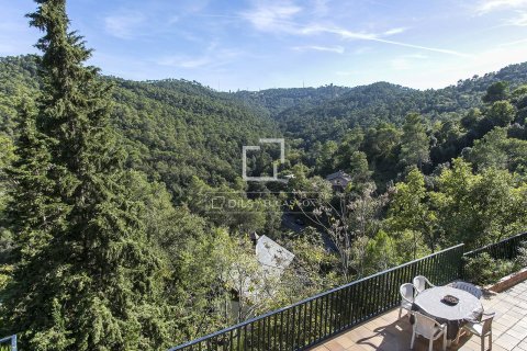 Villa for rent in La Floresta, Barcelona, Spain 3 bedrooms, 280 sq.m. No. 151030 - photo 28