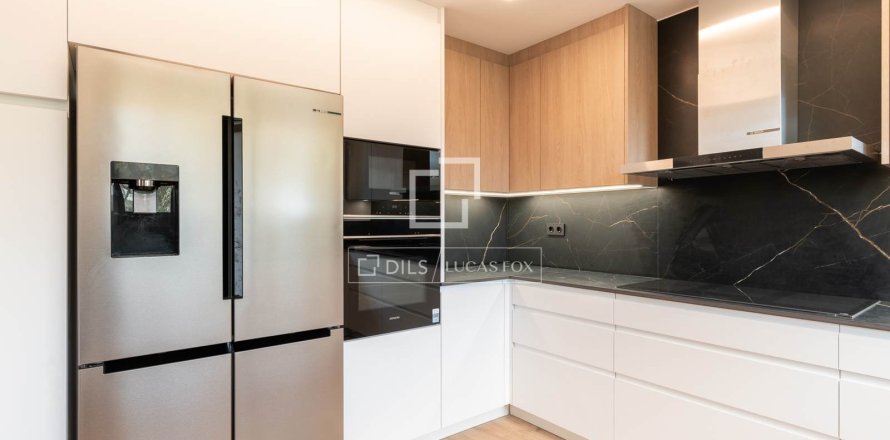 Villa in Gava, Barcelona, Spain 4 bedrooms, 286 sq.m. No. 151029