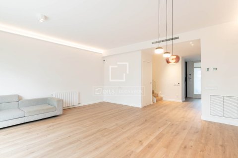 Villa for rent in Gava, Barcelona, Spain 4 bedrooms, 286 sq.m. No. 151029 - photo 8