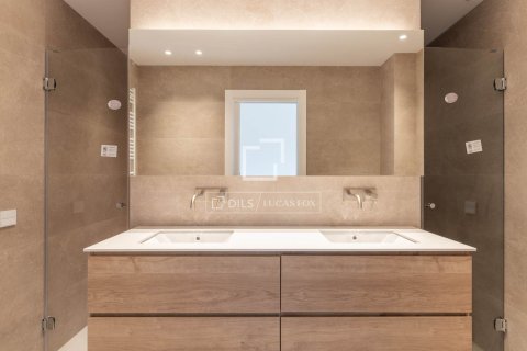 Villa for rent in Gava, Barcelona, Spain 4 bedrooms, 286 sq.m. No. 151029 - photo 16