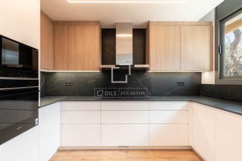 Villa for rent in Gava, Barcelona, Spain 4 bedrooms, 286 sq.m. No. 151029 - photo 5