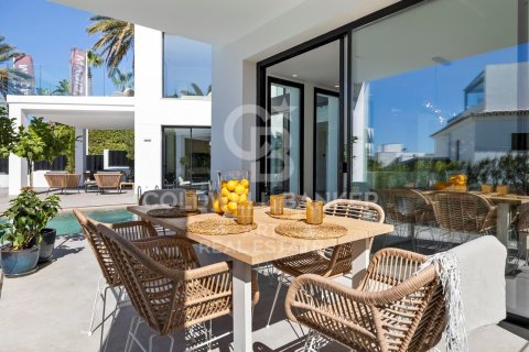 Willa w Marbella, Malaga, Hiszpania 5 sypialni, 408 mkw. nr 157841 – zdjęcie 6