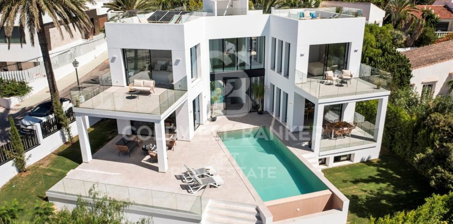 Villa a Marbella, Malaga, Spagna 5 camere da letto, 408 mq. N° 157841