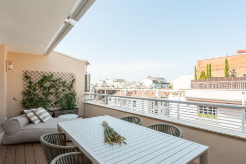 Takvåning i Madrid, Spanien 2 sovrum, 126 kvm. Nr. 155960