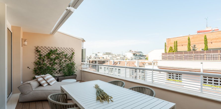 Takvåning i Madrid, Spanien 2 sovrum, 126 kvm. Nr. 155960