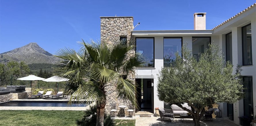 Villa in Es Capdella, Mallorca, Spain 4 bedrooms, 340 sq.m. No. 147995