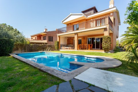 House for sale in Cambrils, Tarragona, Spain 4 bedrooms, 377 sq.m. No. 158930 - photo 1