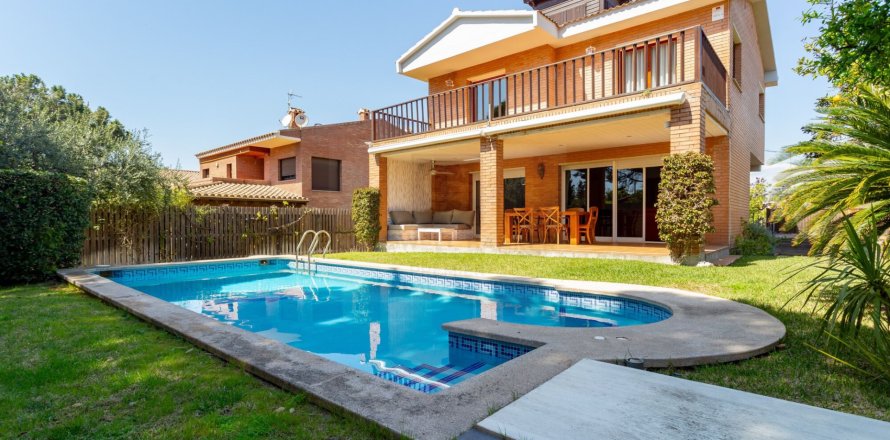 House in Cambrils, Tarragona, Spain 4 bedrooms, 377 sq.m. No. 158930