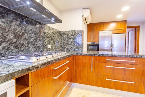 House for sale in Cambrils, Tarragona, Spain 4 bedrooms, 377 sq.m. No. 158930 - photo 10