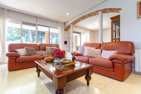 House for sale in Cambrils, Tarragona, Spain 4 bedrooms, 377 sq.m. No. 158930 - photo 5