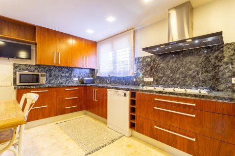 House for sale in Cambrils, Tarragona, Spain 4 bedrooms, 377 sq.m. No. 158930 - photo 17