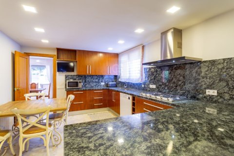 House for sale in Cambrils, Tarragona, Spain 4 bedrooms, 377 sq.m. No. 158930 - photo 15