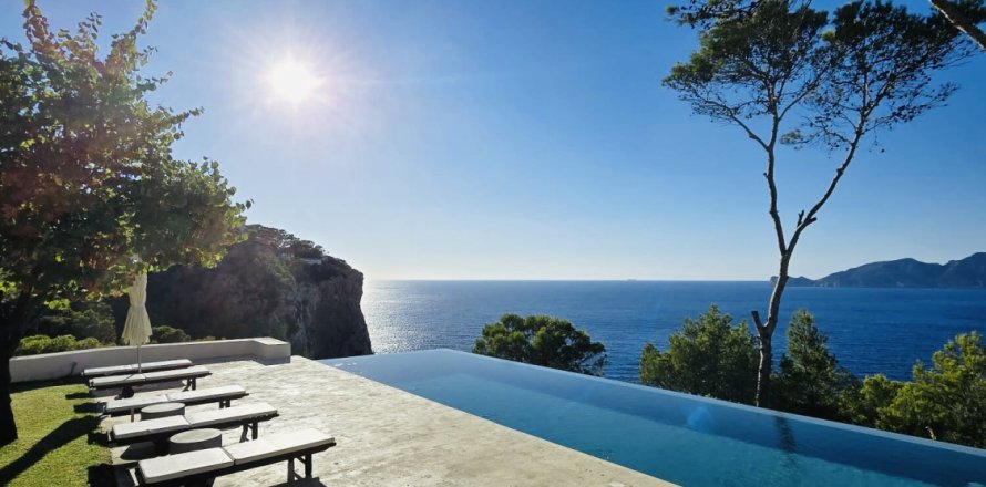Villa Port D'andratx, Mallorca, Spain 4 bedrooms, 350 sq.m. No. 137560