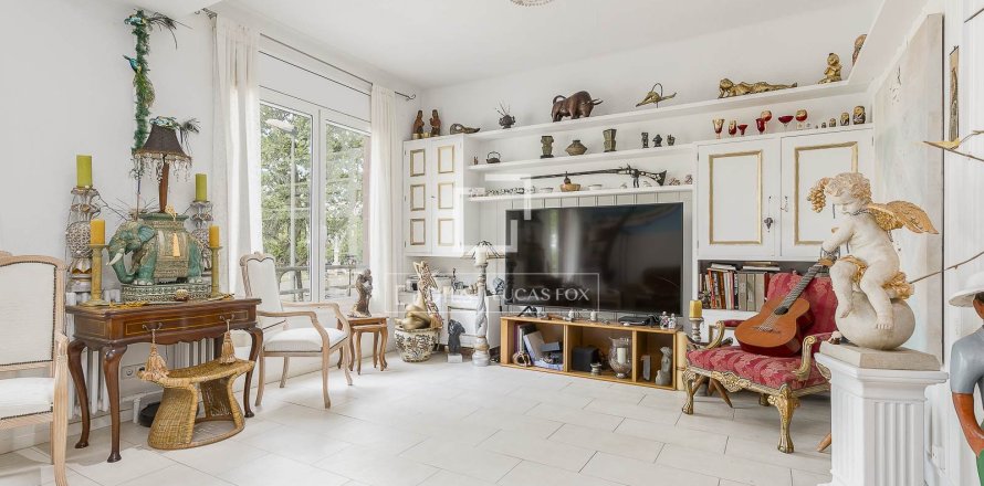 Apartment in Barcelona, Spain 4 bedrooms, 133 sq.m. No. 167987