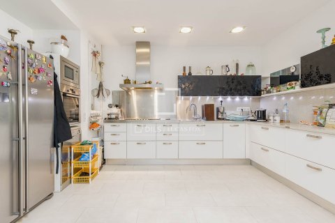 Apartment for sale in Barcelona, Spain 4 bedrooms, 133 sq.m. No. 167987 - photo 6