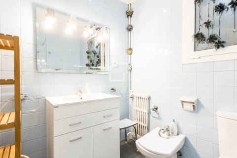 Apartment for sale in Barcelona, Spain 4 bedrooms, 133 sq.m. No. 167987 - photo 12