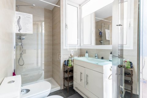 Apartment for sale in Barcelona, Spain 4 bedrooms, 133 sq.m. No. 167987 - photo 23