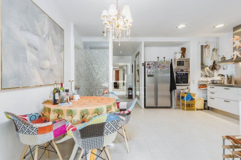 Apartment for sale in Barcelona, Spain 4 bedrooms, 133 sq.m. No. 167987 - photo 10