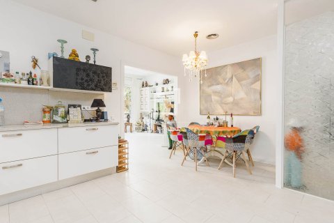 Apartment for sale in Barcelona, Spain 4 bedrooms, 133 sq.m. No. 167987 - photo 7