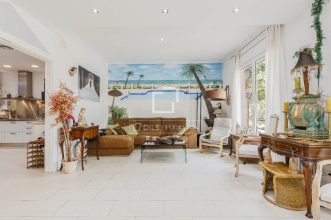 Apartment for sale in Barcelona, Spain 4 bedrooms, 133 sq.m. No. 167987 - photo 5