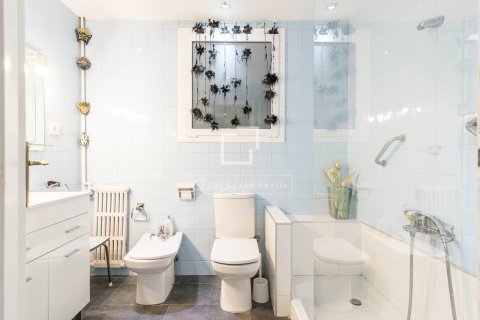 Apartment for sale in Barcelona, Spain 4 bedrooms, 133 sq.m. No. 167987 - photo 26