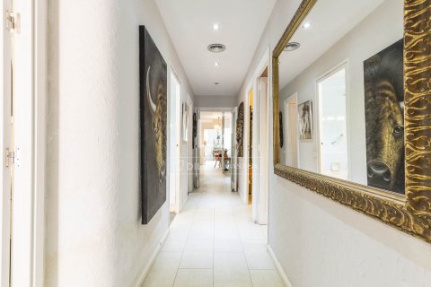 Apartment for sale in Barcelona, Spain 4 bedrooms, 133 sq.m. No. 167987 - photo 24