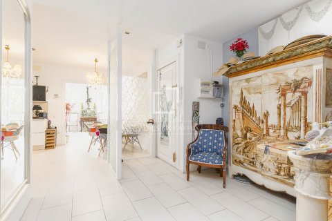 Apartment for sale in Barcelona, Spain 4 bedrooms, 133 sq.m. No. 167987 - photo 11