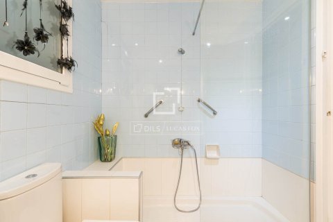 Apartment for sale in Barcelona, Spain 4 bedrooms, 133 sq.m. No. 167987 - photo 27