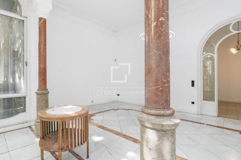 Apartment for sale in Barcelona, Spain 3 bedrooms, 148 sq.m. No. 167988 - photo 6