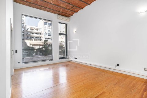 Apartment for sale in Barcelona, Spain 3 bedrooms, 148 sq.m. No. 167988 - photo 23