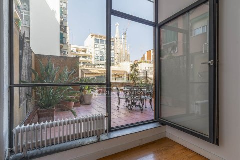 Apartment for sale in Barcelona, Spain 3 bedrooms, 148 sq.m. No. 167988 - photo 29