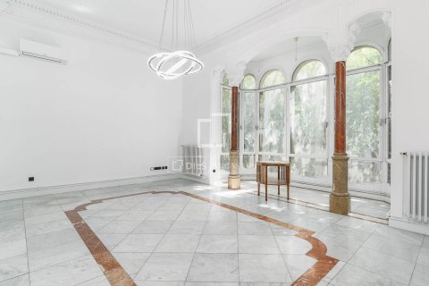 Apartment for sale in Barcelona, Spain 3 bedrooms, 148 sq.m. No. 167988 - photo 2