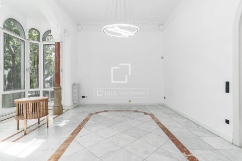 Apartment for sale in Barcelona, Spain 3 bedrooms, 148 sq.m. No. 167988 - photo 3