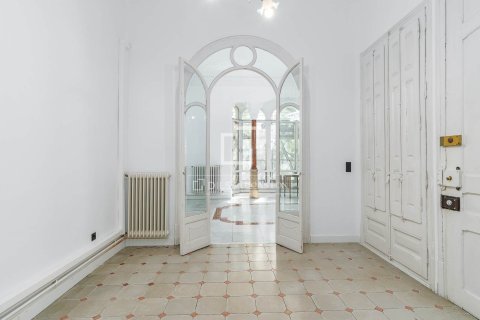 Apartment for sale in Barcelona, Spain 3 bedrooms, 148 sq.m. No. 167988 - photo 10