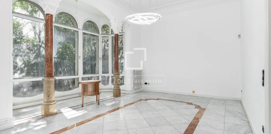 Apartment in Barcelona, Spain 3 bedrooms, 148 sq.m. No. 167988