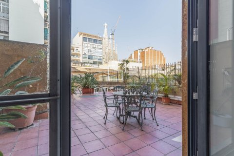 Apartment for sale in Barcelona, Spain 3 bedrooms, 148 sq.m. No. 167988 - photo 30