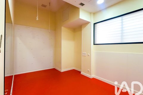 Liikekiinteistö vuokrattavana Madrid, Espanja, 5 makuuhuonetta, 120 m2 No. 152242 - kuva 2