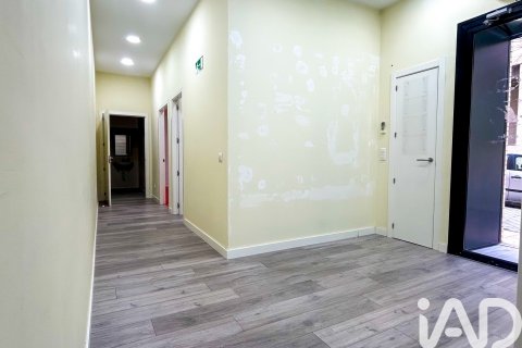 Аренда коммерческой недвижимости в Мадрид, Испания 5 спален, 120м2 №152242 - фото 17