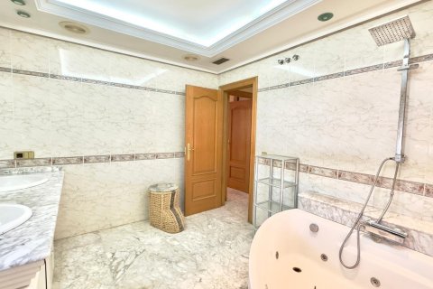 Appartamento in vendita a Torrevieja, Alicante, Spagna 2 camere da letto, 195 mq. N° 148407 - foto 17