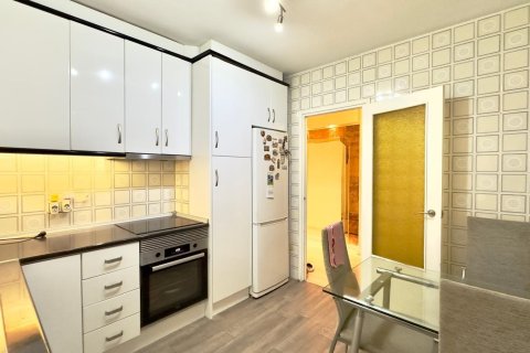 Huoneisto myytävänä Torrevieja, Alicante, Espanja, 4 makuuhuonetta, 65 m2 No. 148410 - kuva 7