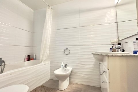 Huoneisto myytävänä Torrevieja, Alicante, Espanja, 4 makuuhuonetta, 65 m2 No. 148410 - kuva 26