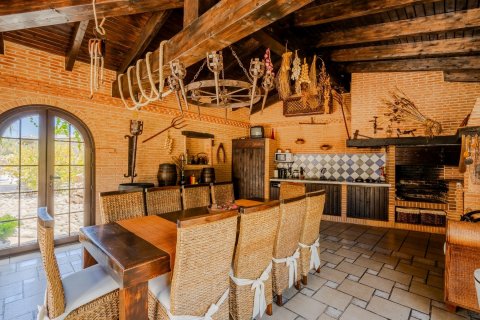 Villa for sale in Alicante, Spain 5 bedrooms, 450 sq.m. No. 137930 - photo 23