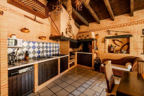 Villa for sale in Alicante, Spain 5 bedrooms, 450 sq.m. No. 137930 - photo 24