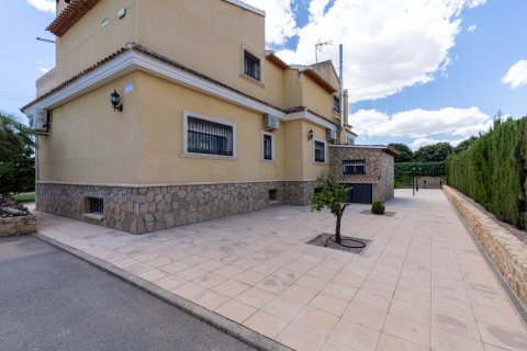 Villa for sale in Alicante, Spain 5 bedrooms, 450 sq.m. No. 137930 - photo 3