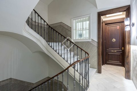 Apartament w Barcelona, Hiszpania 4 sypialnie, 215 mkw. nr 151001 – zdjęcie 25