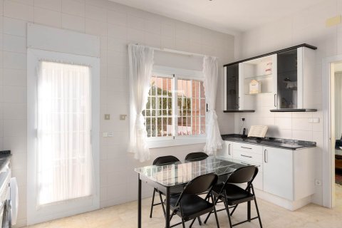 Villa till salu i Vilassar de Dalt, Barcelona, Spanien 7 sovrum, 598 kvm. Nr. 151000 - foto 6