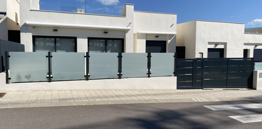Villa Pinar De Campoverde, Alicante, Spain 3 bedrooms, 90 sq.m. No. 137695