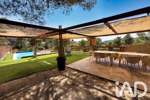 House for sale in Olesa de Bonesvalls, Barcelona, Spain 3 bedrooms, 184 sq.m. No. 187819 - photo 1